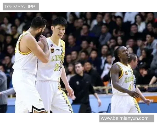 深圳篮球队在邀请赛中以90分稳居积分榜首位展现强劲实力